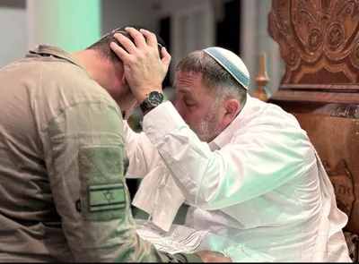 רגע מרגש של ברכה ותיעוד אישי בעדשה של אביאל מלכא